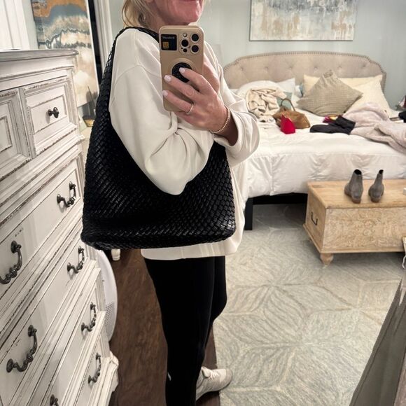 Large Black Woven Vegan Leather Shoulder Bag with magnetic closure- NWOT! - Picture 11 of 14